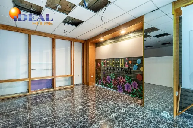 Local comercial en Pajaritos. — 21
