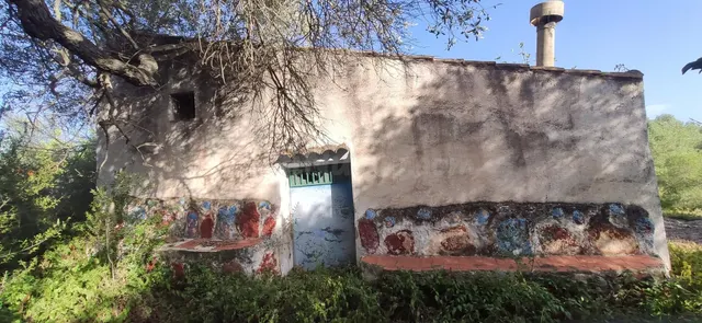 FINCA RÚSTICA CERCA DE LA POBLACIÓN DE AMPOSTA CON ANTIGUA E