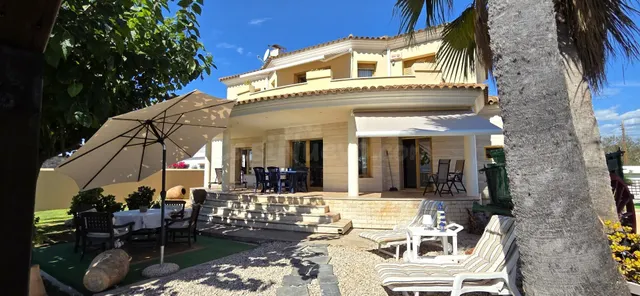 ENCANTADORA CHALET INDEPENDIENTE A SOLO 50 METROS DEL MAR EN - foto 3