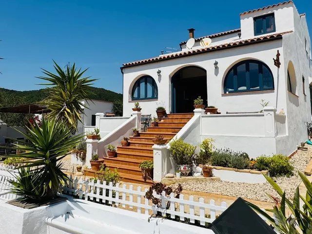 Finca Rústica de 16.000 M2, con gran Masía, piscina y vistas - foto 2