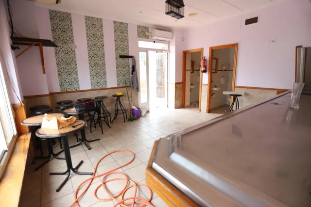 SE VENDE LOCAL COMERCIAL DE 43 m2 INSONORIZADO Y CON SALIDA  - foto 2