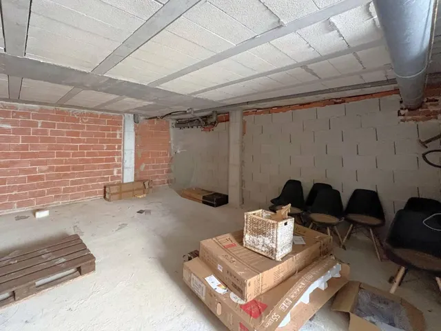 Casa adosada reformada y espaciosa de tres plantas (86 m2) con 3 dormitorios, 2 baños y 1 aseo. Terraza frente, piscina comunitaria, cerca del La Zenia Boulevard y a tan solo 650 m de Playa Flamenca — 30