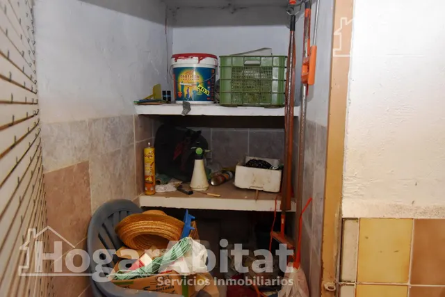 AMPLIA CASA CON TERRAZA CON MUCHAS POSIBLIDADES — 37