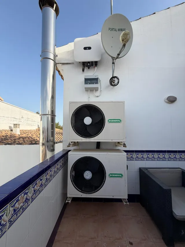 Dúplex familiar con 20 placas solares — 45