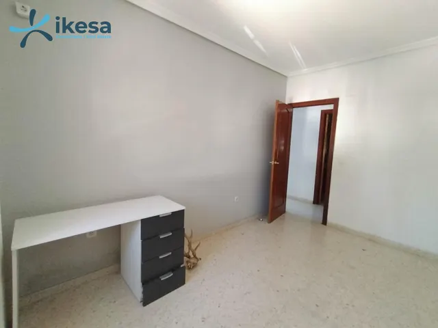 Piso ubicado en el edificio Villasol del Polígono Guadalquivir. — 19