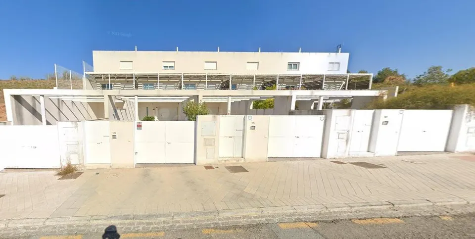 Venta de Adosado Sin Posesión en Granada