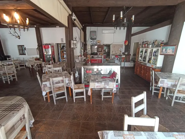 OPORTUNIDAD BAR RESTAURANTE EN FUNCIONAMIENTO + VIVIENDA