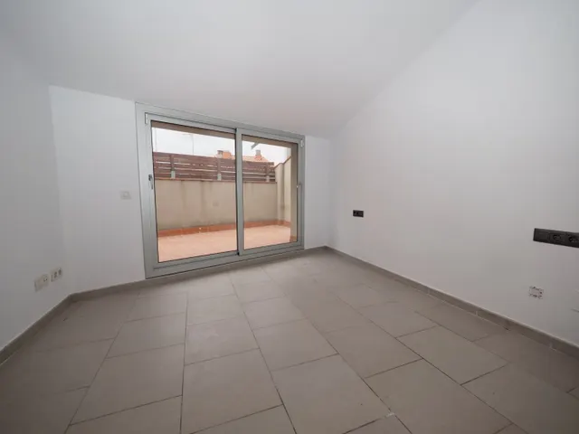 SE DÚPLEX PISO SEMI-NUEVO EN SABADELL, ZONA LA CREU DE BARBERA — 3