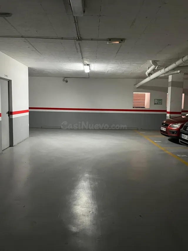 Plaza de garaje en Requena – Edificio Alfonso X - foto 4
