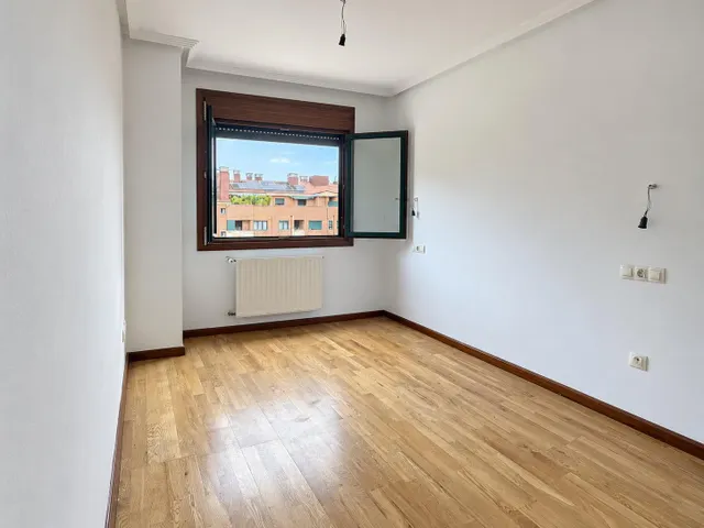 ¡a estrenar! dos dormitorios, terraza, garaje y trastero en Oviedo — 50