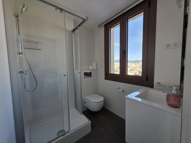 Ático con Solarium reformado en el corazón del Paral·lel (Barcelona) — 19