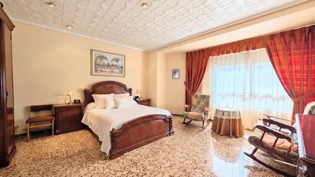 ¡GRAN VIVIENDA DE ESQUINA, 150 M2, 4 DORMITORIOS DOBLES, TOTALMENTE EXTERIOR, EN ZONA POETA MIGUEL HERNANDEZ! — 20