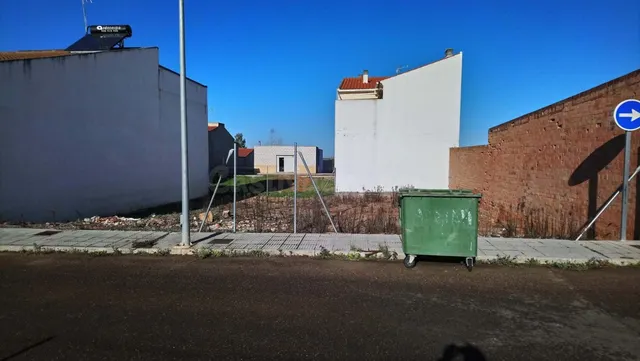 MONTIJO, SOLAR URBANO, CON ACOMETIDAS DE LUZ Y AGUA, ZONA RE - foto 2