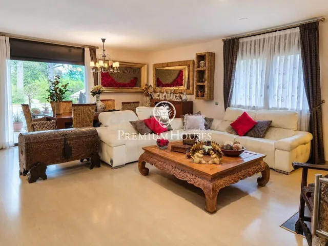 Casa independiente con piscina en Begues Park - foto 4