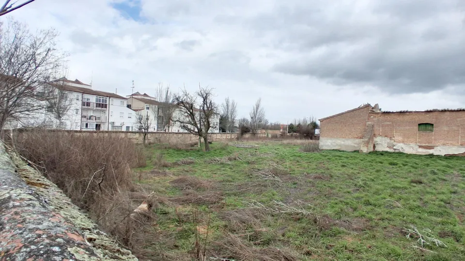 Urbis te ofrece un terreno en venta en Peñaranda de Bracamonte, Salamanca.