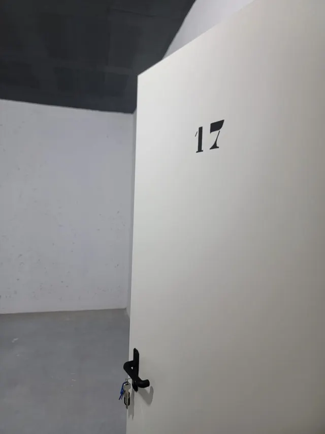 Moderno apartamento muy espacioso, en esquina, 3 dormitorios, 3 baños, parking, piscina, a 5 minutos a pie de la Playa del Cura — 50