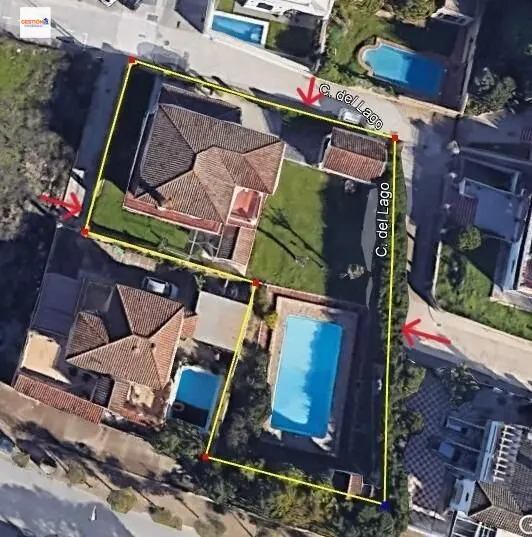 Casa independiente en parcela de 975 m2 con piscina — 10