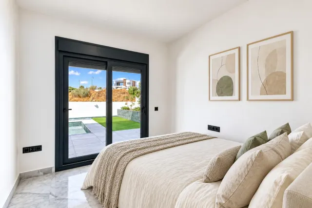 Villa independiente renovada, cerca a Mijas, con piscina privada y 5 dormitorios — 16