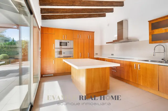 CHALET UNIFAMILIAR CON PISCINA DESBORDANTE Y VISTAS A LA SERRA DE TRAMUNTANA — 10