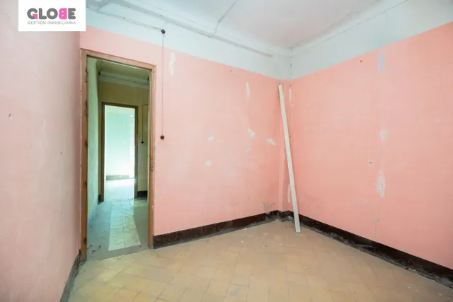 A LA VENTA EDIFICIO EN PLAZA BIB-RAMBLA — 28