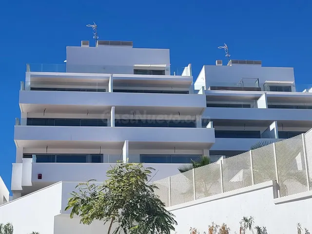 Ático con amplia terraza en Bahía Dorada – Estepona