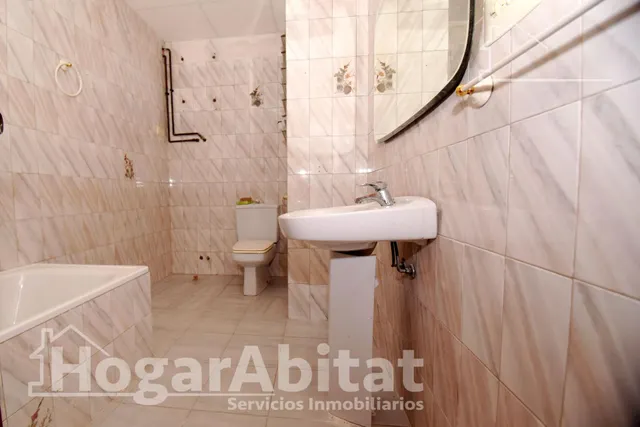 MAGNIFICA CASA CON TERRAZA Y LOCAL COMERCIAL EN EL CENTRO — 40