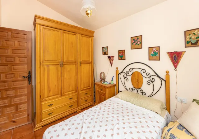Chalet con gran parcela en Cogollos — 9