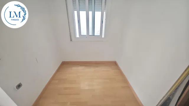 ¡Luminoso piso con gran balcón en pleno centro de Vilanova i la Geltrú! — 12