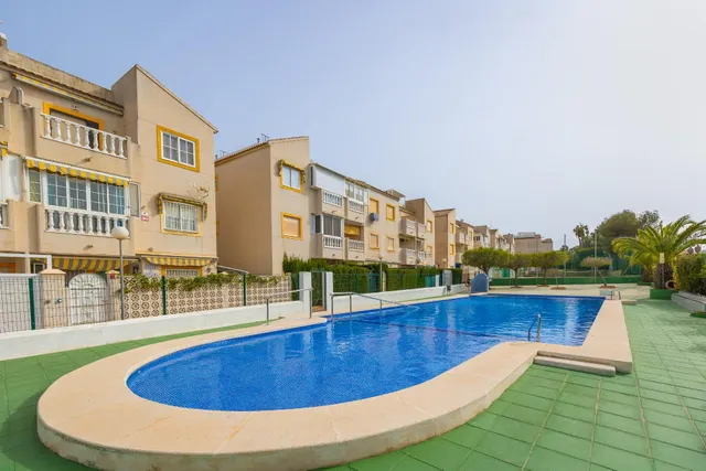 Luminoso apartamento, con gran solárium privado y vistas, en "La Mata", Torrevieja — 41
