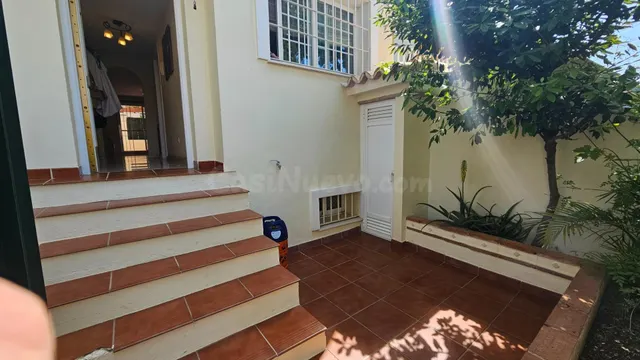 Amplia vivienda unifamiliar adosada con garaje, terrazas y b - foto 2