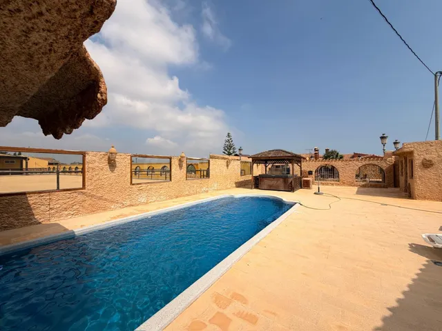 ESPECTACULAR VILLA CON ENCANTO MEDITERRANEO Y ENTORNO ECUEST