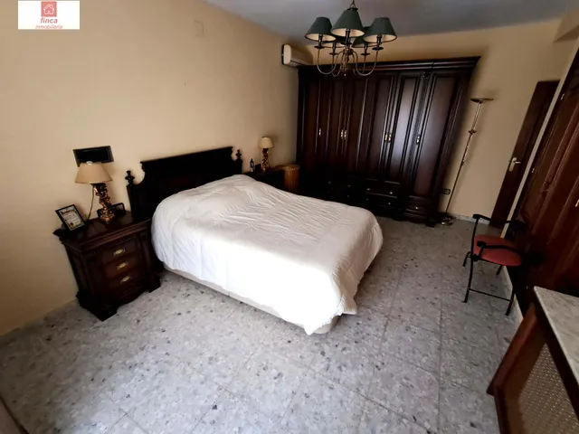 Se vende vivienda doble en Montijo, zona centro, plaza santa clara, a tres calles, con garaje y piscina — 15