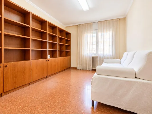 Piso de 4 habitaciones con ascensor en Manresa — 12