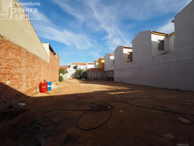 Solar en avda Juan Carlos I, de 509 m2 y 14 metros de fachad - foto 3