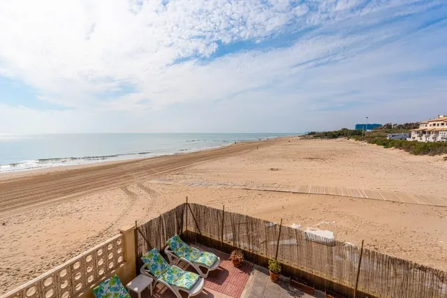 CHALET EN PRIMERA LINEA EN PLAYA GUARDAMAR 6 HABS — 12