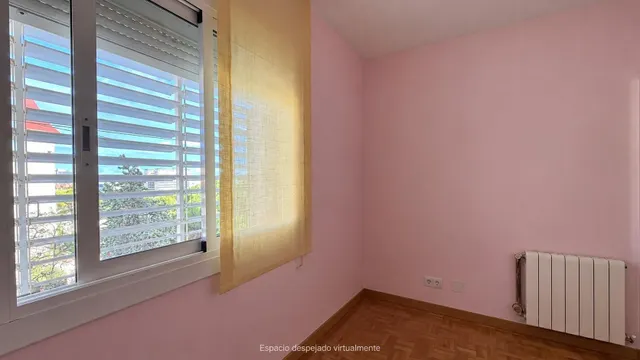 Amplia vivienda de 4 habitaciones con terraza acristalada, chimenea y aparcamiento — 41