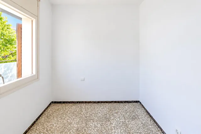 AMPLIO PISO CON TERRAZA EN EL POBLE SEC — 26