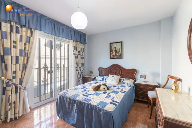 Casa independiente a 5 minutos de Granada en buen estado para entrar a vivir — 44