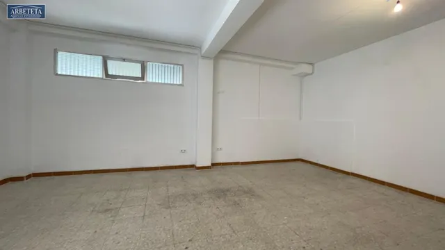 Se alquila local en la zona de Avd. del Ejercito, Guadalajara. — 9