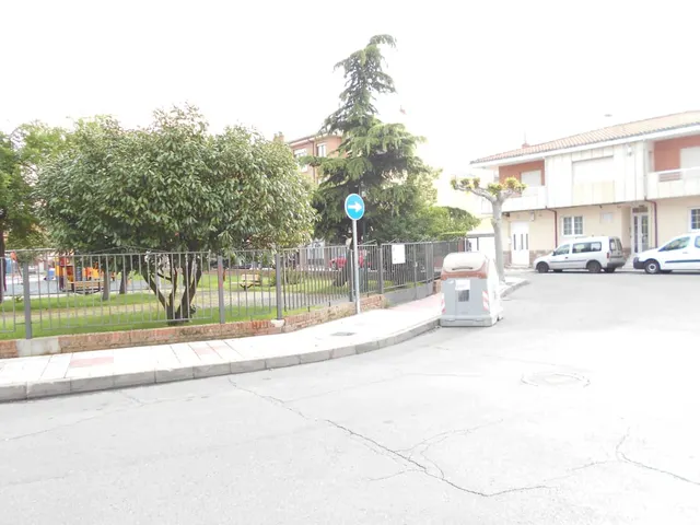 LOCAL COMERCIAL EN VILLAQUILAMBRE — 2
