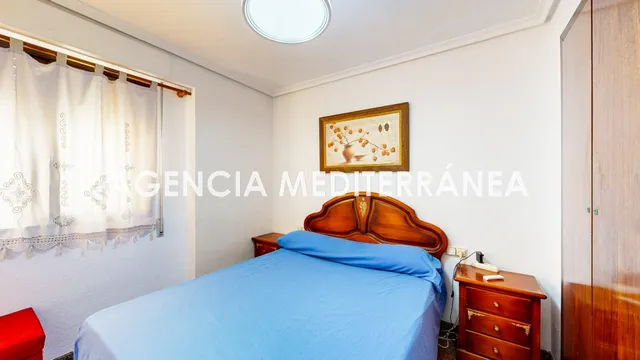 Piso en venta en Torrent, con tres habitaciones y dos baños. — 23