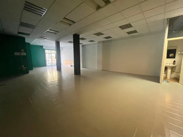 Local en Igualada con 350 m2 por 150.000 Euros. — 2