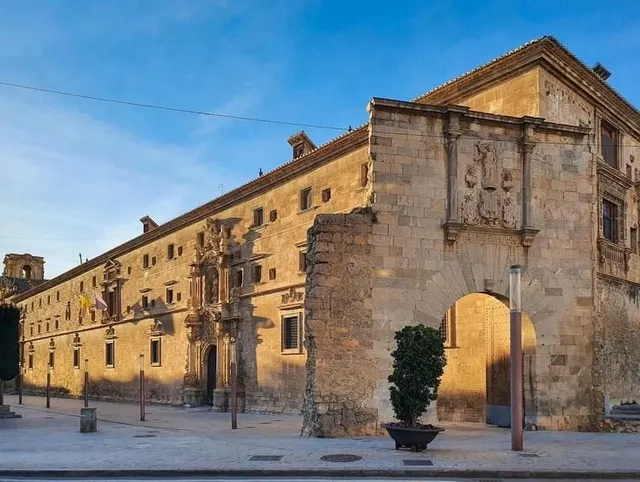 LOCAL COMERCIAL FRENTE A COLEGIO SANTO DOMINGO - ORIHUELA - — 25
