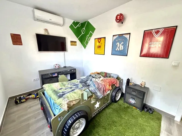 VILLA DE 6 DORMITORIOS Y 2 BAÑOS EN ORIHUELA COSTA (VILLAMARTIN) — 28
