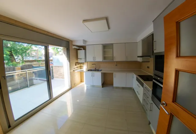 CASA ESQUINERA DE 5 habitaciones EN BARENYS — 16