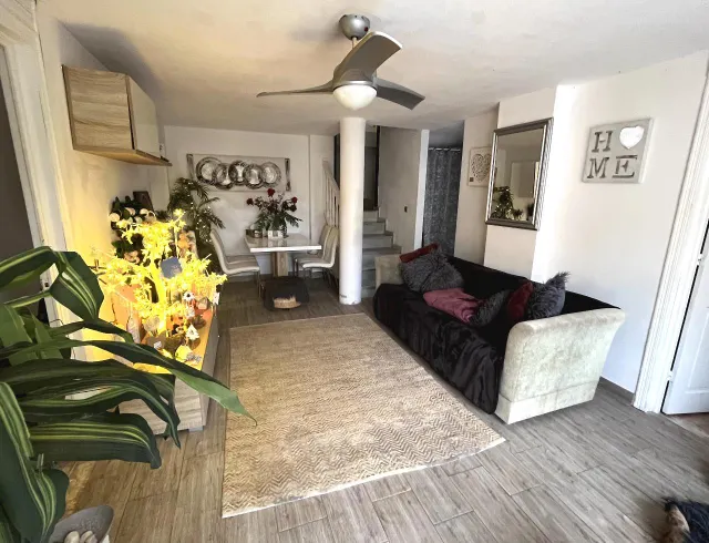 Villa independiente totalmente renovada con apartamento independiente y piscina en La Zenia!!! — 41