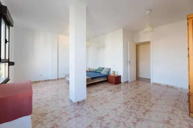 Oportunidad única junto a la plaza París! 7º piso con terraza, mucha luz y vistas despejadas. Posibilidad de aparcamiento. — 15