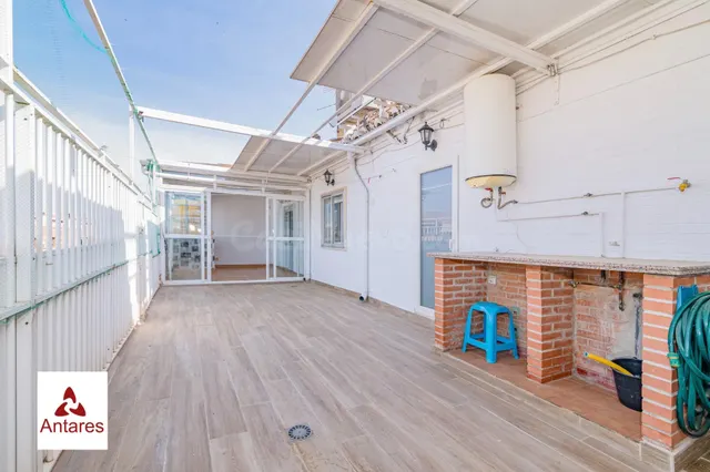 Atico muy amplio con gran terraza en Arabial — 3