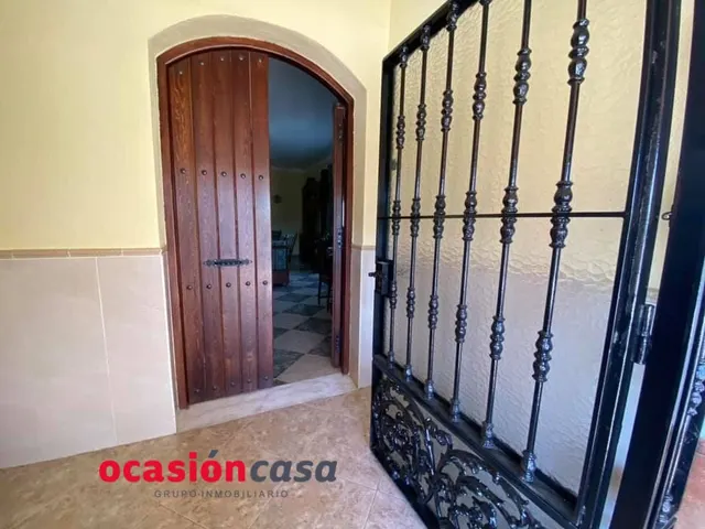 Espectacular parcela con casa, piscina y olivos — 8