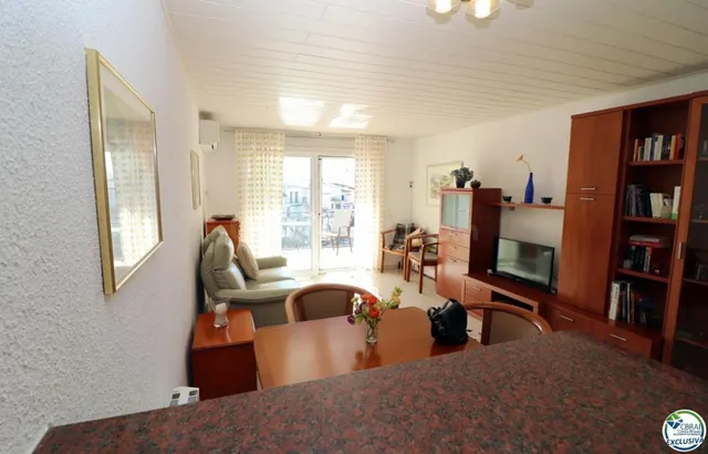 Encantador apartamento en venta en Empuriabrava con vistas a